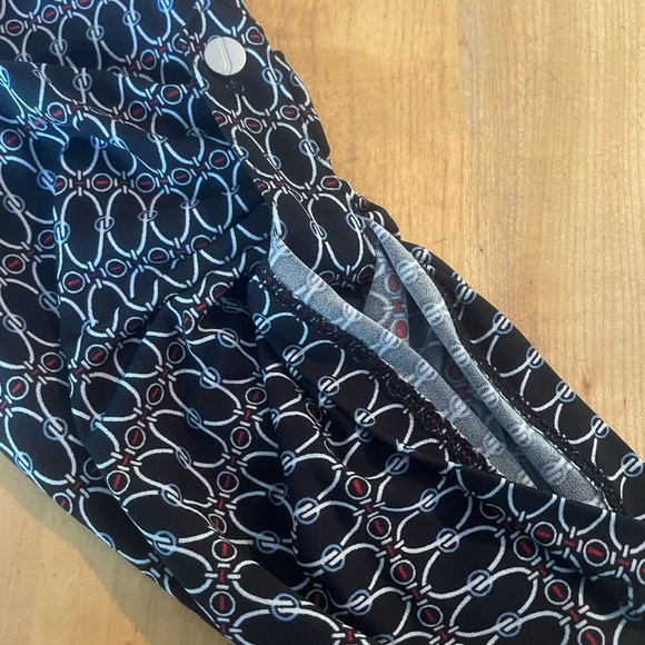 Jones New York womens Black/red/white blouse v-neck w/collar size medium - Picture 4 of 8